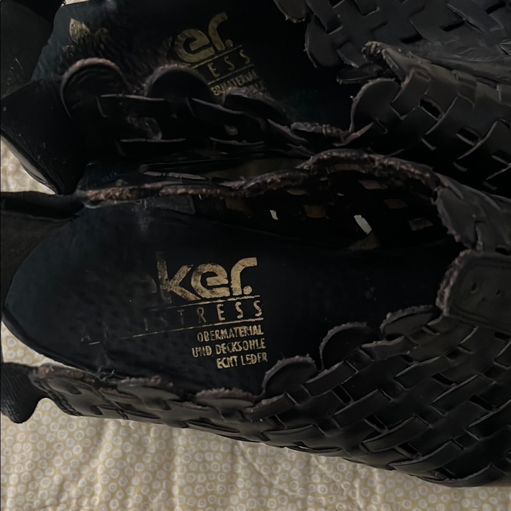 Black Slip-Ons Casual Leather Sandals - Picture 3 of 5